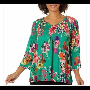 3/$15 Green bell sleeve chiffon blouse